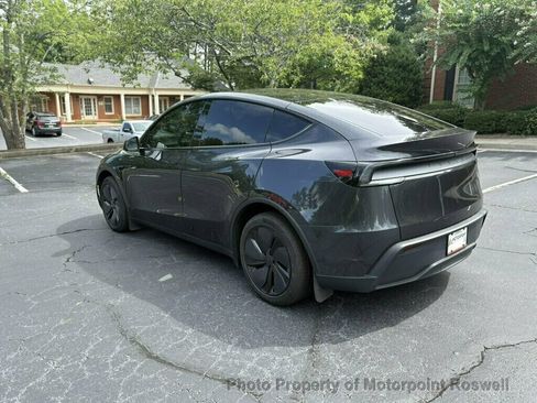 Used 2026 Tesla Model Y Long Range RWD image 8