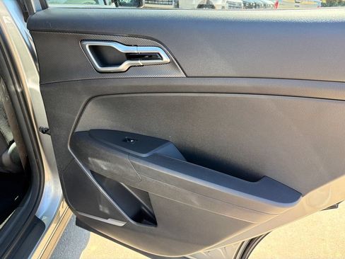 Used 2025 Kia Sportage LX FWD image 16