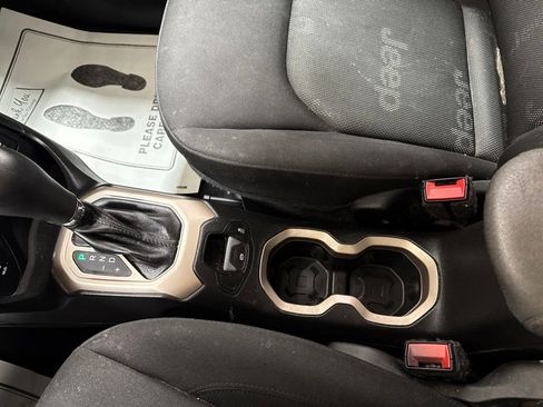 Used 2016 Jeep Renegade Latitude w/ Safety & Security Group image 32