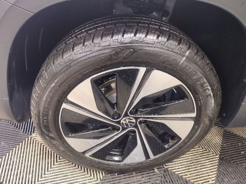 New 2025 Volkswagen Taos SE image 8