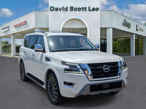 Used 2024 Nissan Armada Platinum w/ Captain's Chairs Package RWD image 3