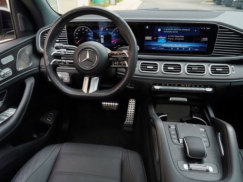 Used 2024 Mercedes-Benz GLS 450 4MATIC image 17