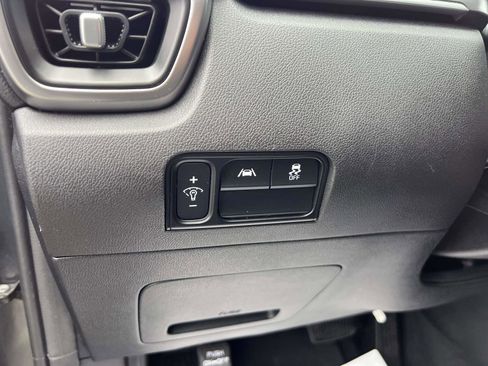 Used 2021 Kia Sorento LX image 16