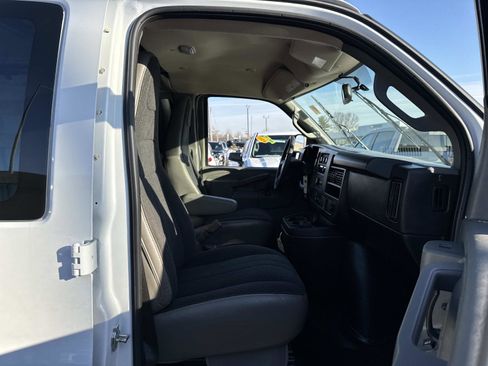 Used 2024 GMC Savana 2500 w/ Driver Convenience Package image 14