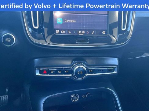 Used 2023 Volvo XC40 B4 Plus image 41