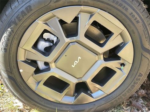 New 2026 Kia Carnival EX image 9