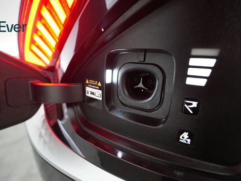 Used 2025 Kia EV6 Light w/ Light LR Technology Package RWD image 9