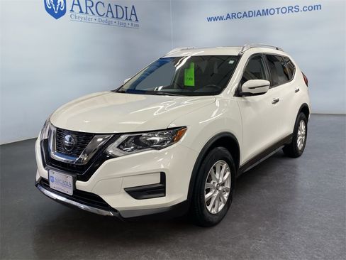 Used 2020 Nissan Rogue SV image 1