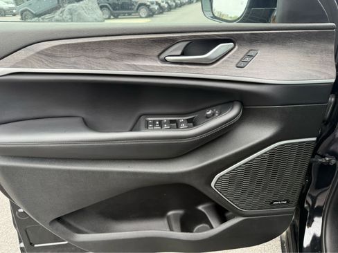 Used 2024 Jeep Grand Cherokee Limited 4xe image 11