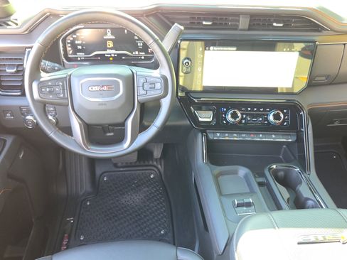 Used 2025 GMC Sierra 2500 AT4 w/ AT4 Premium Plus Package AWD/4WD image 11
