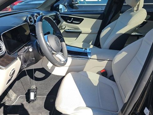 Used 2025 Mercedes-Benz GLC 300 4MATIC image 8