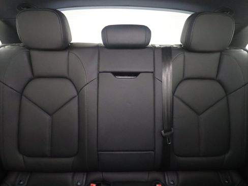 Used 2023 Porsche Macan image 16