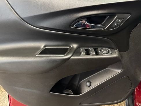 Used 2018 Chevrolet Equinox LT AWD/4WD image 11