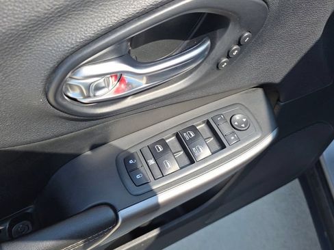 Used 2019 Jeep Cherokee Limited AWD/4WD image 24