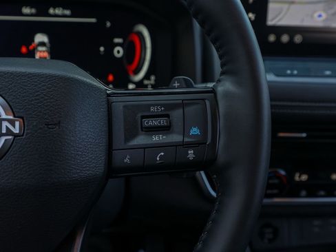 Used 2025 Nissan Rogue SL FWD image 27