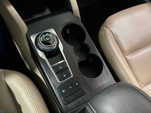 Used 2022 Ford Escape Titanium AWD/4WD image 11