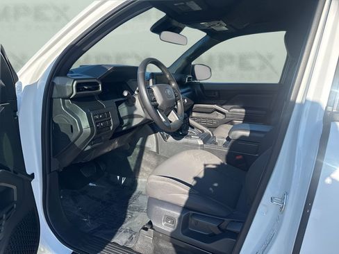 Used 2025 Toyota Tacoma SR image 9