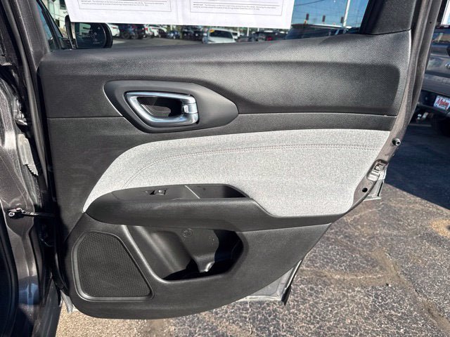 Used 2023 Jeep Compass Latitude AWD/4WD image 20