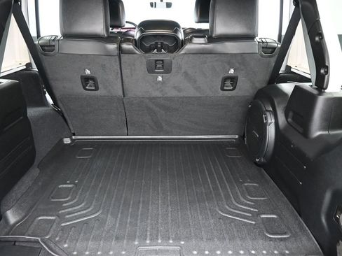 Used 2021 Jeep Wrangler Unlimited Sahara image 14