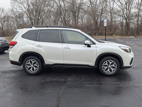 Used 2019 Subaru Forester Premium image 6