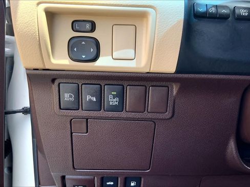 Used 2017 Lexus ES 350 w/ Luxury Package FWD image 33