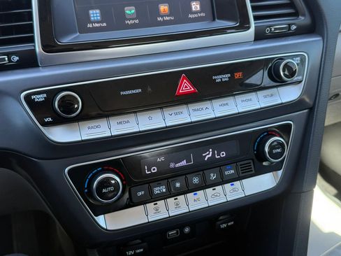 Used 2018 Hyundai Sonata SE FWD image 32