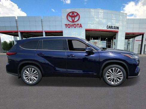 Used 2023 Toyota Highlander Platinum AWD/4WD image 4
