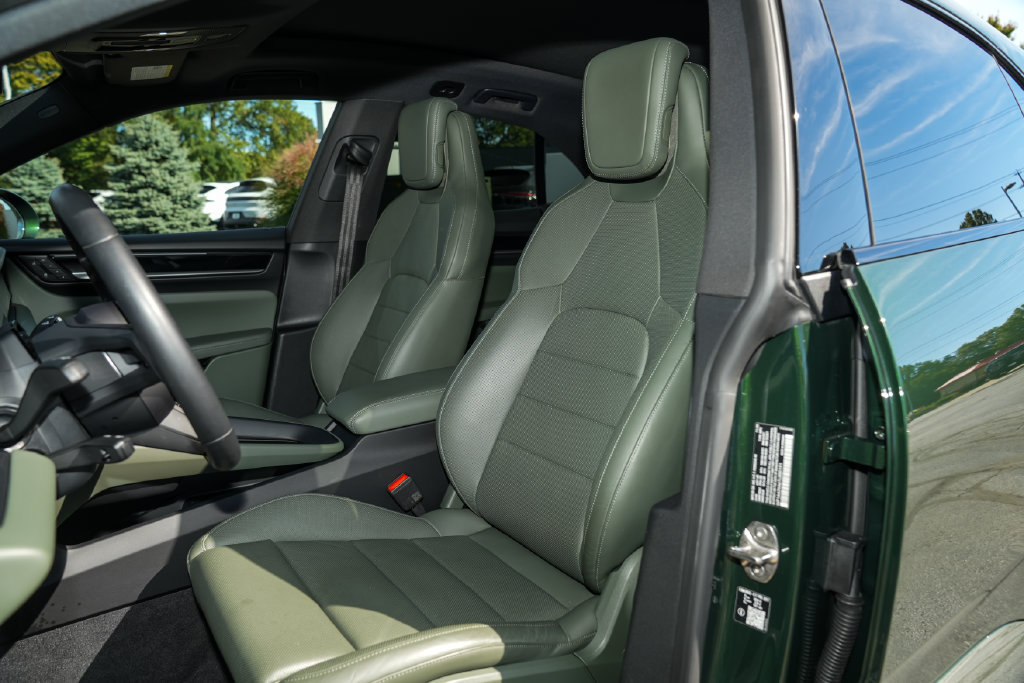 Certified 2026 Porsche Macan 4 Electric AWD/4WD image 5