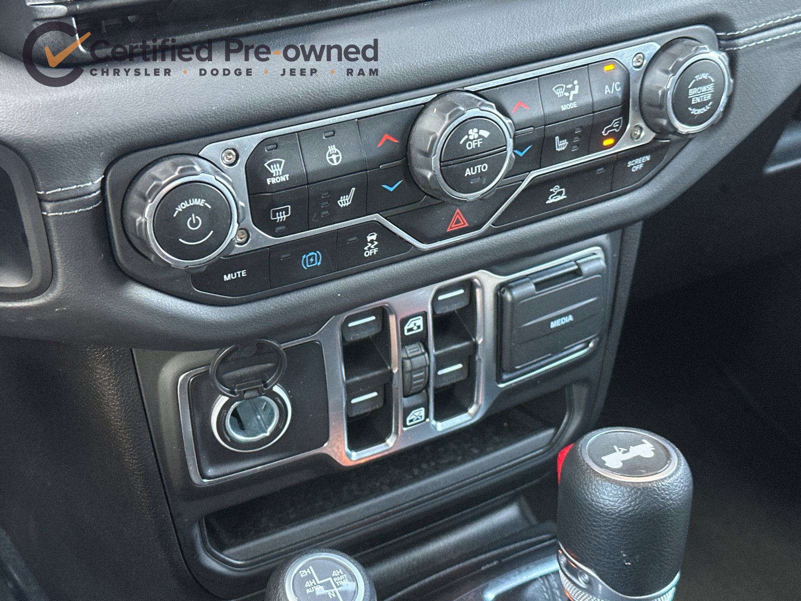 Used 2025 Jeep Wrangler Unlimited Sahara AWD/4WD image 21
