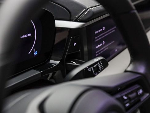 Used 2025 Porsche Macan Electric image 27