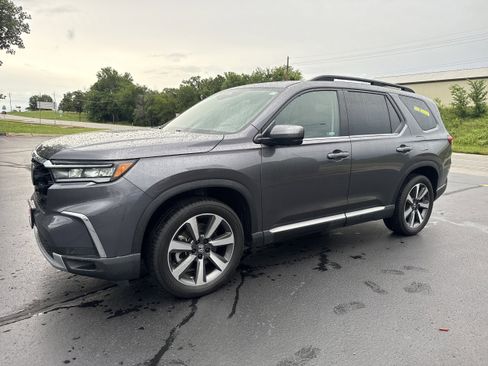 Used 2023 Honda Pilot Elite image 2