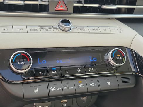 New 2026 Hyundai Elantra Limited image 17