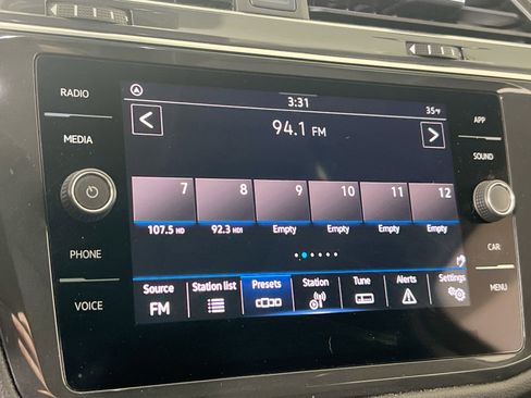 Used 2022 Volkswagen Tiguan SE image 14