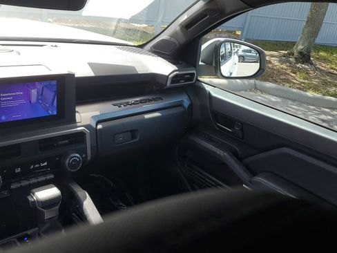 Used 2024 Toyota Tacoma SR5 AWD/4WD image 21