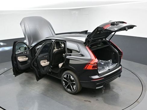 New 2026 Volvo XC60 B5 Plus w/ Protection Package Premier AWD/4WD image 52