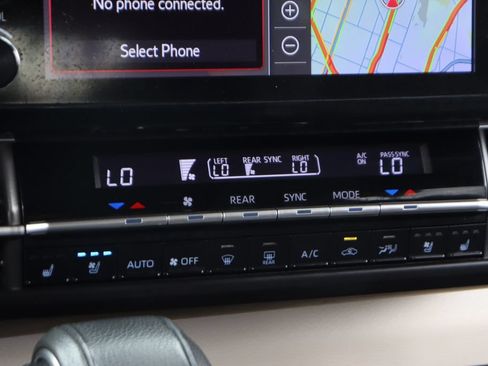 Used 2023 Toyota Sienna Platinum FWD image 31