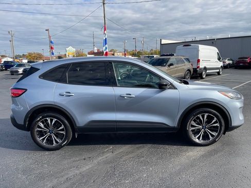 Used 2022 Ford Escape SE w/ SE Sport Appearance Package image 8