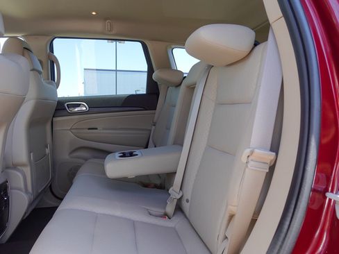 Used 2022 Jeep Grand Cherokee Laredo E RWD image 21