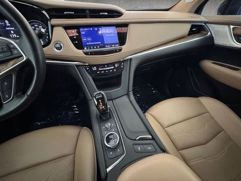 Used 2022 Cadillac XT5 Premium Luxury w/ Platinum Package AWD/4WD image 3