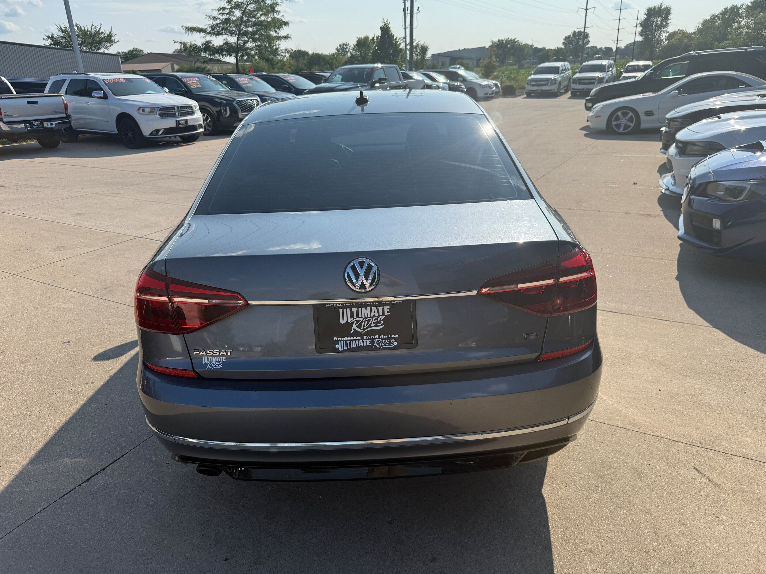Used 2017 Volkswagen Passat 1.8T R-Line FWD image 4
