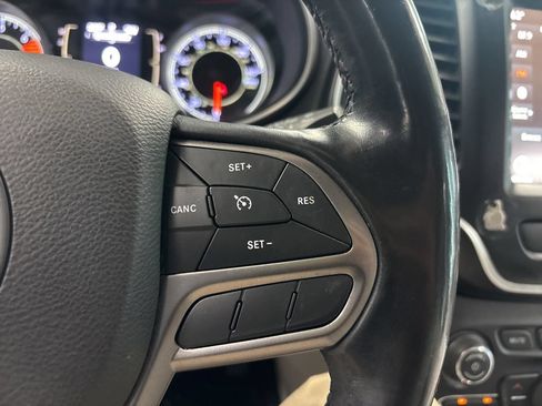 Used 2020 Jeep Cherokee Latitude Plus w/ Comfort/Convenience Group AWD/4WD image 21