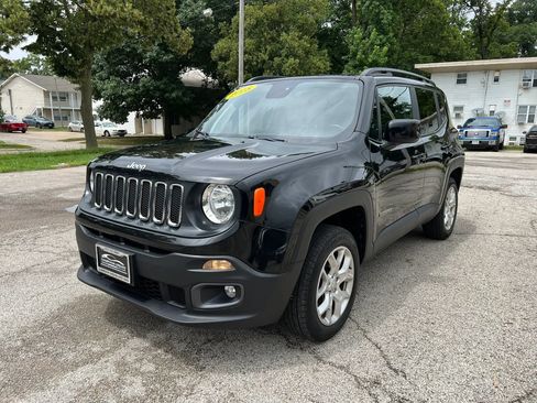 Used 2018 Jeep Renegade Latitude w/ Cold Weather Group AWD/4WD image 3