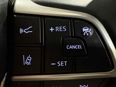 Certified 2025 Toyota Highlander XLE AWD/4WD image 9