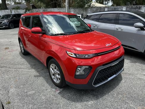 Used 2022 Kia Soul S FWD image 1