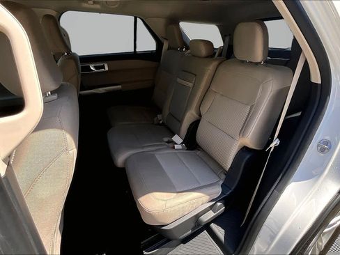 Used 2024 Ford Explorer XLT AWD/4WD image 21