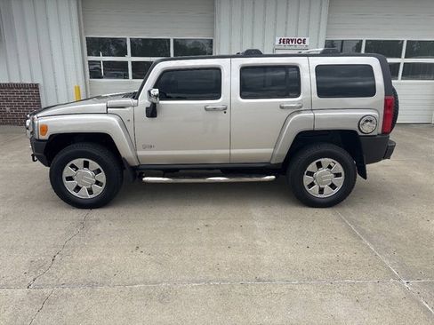 Used 2009 HUMMER H3 Alpha AWD/4WD image 1