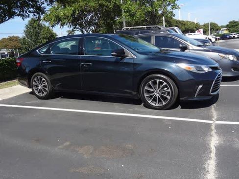 Used 2017 Toyota Avalon XLE Premium w/ All Weather Liner Package FWD image 4
