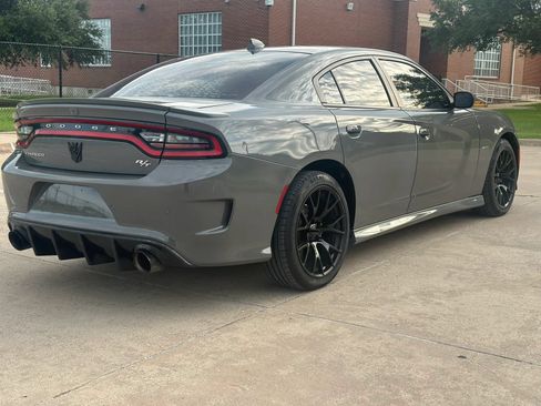 Used 2018 Dodge Charger R/T w/ Plus Group RWD image 5