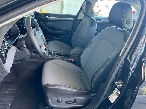 Used 2025 Volkswagen Jetta SE image 25