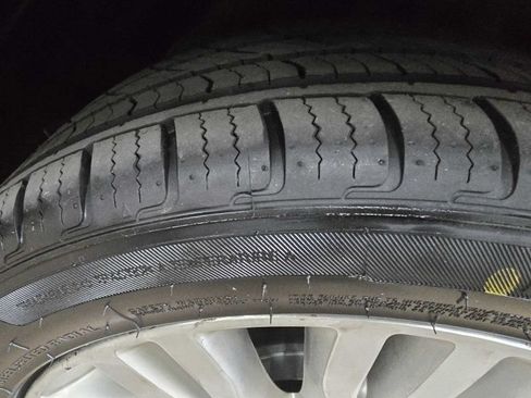 Used 2011 Chrysler 200 Limited FWD image 12